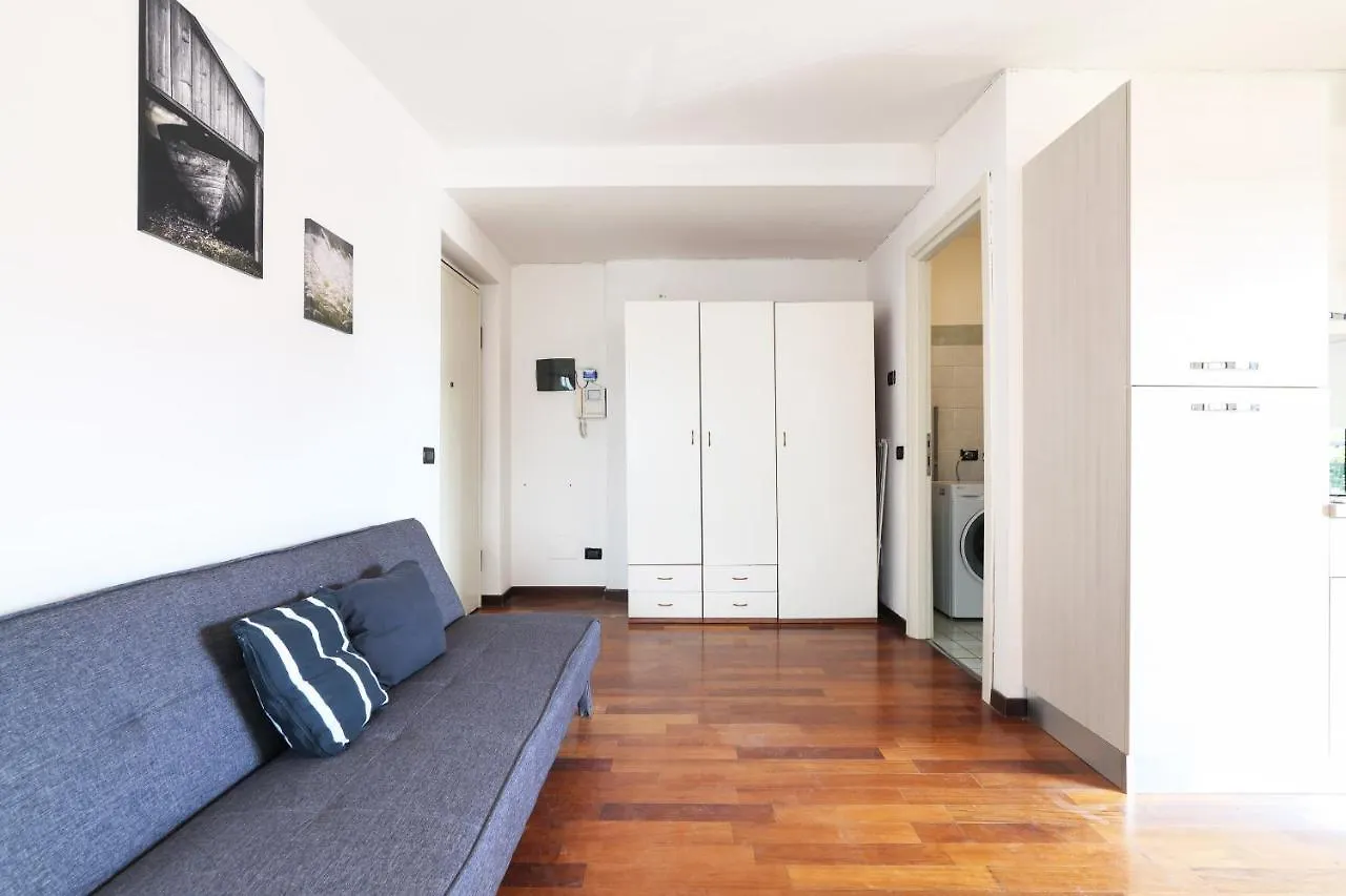 Appartamento Primopiano - Euclide Milano 0*,  Italia