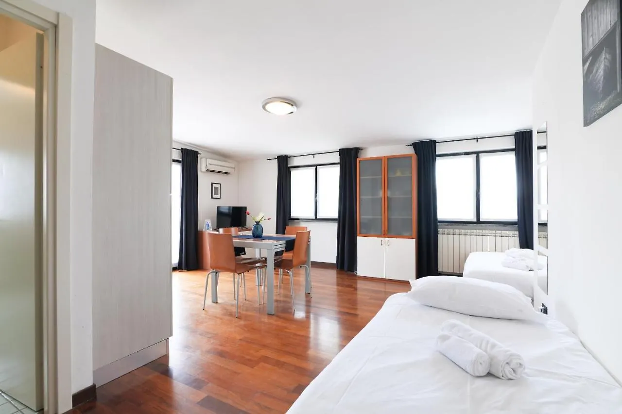 Appartamento Primopiano - Euclide Milano Italia