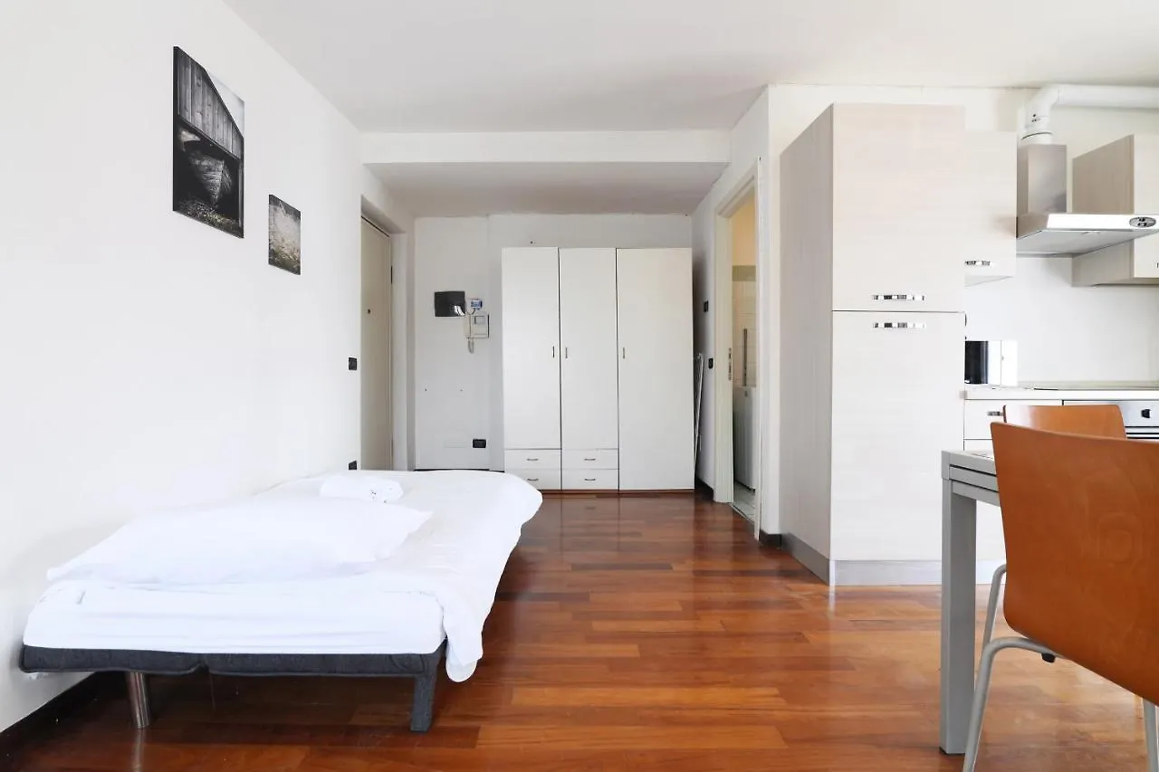 Appartamento Primopiano - Euclide Milano 0*,  Italia