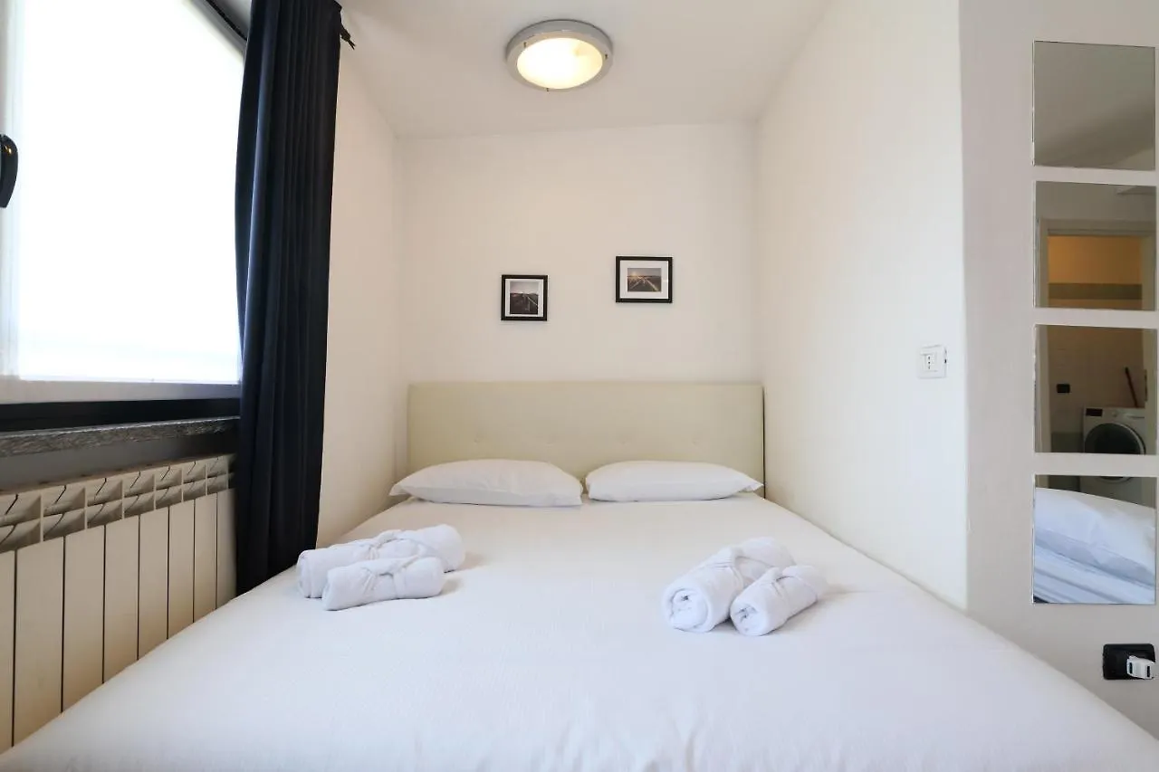 Primopiano - Euclide Apartment Milan 0*,